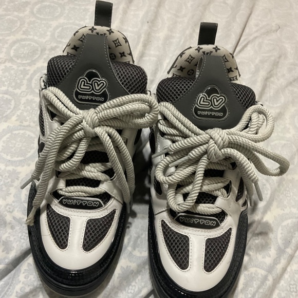 Authentic Louis Vuitton shoes - Picture 2 of 7